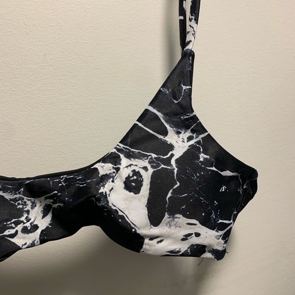 swimsuit top - Picture 7 of 7